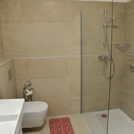 Apartman M&t With Garage,near The Old Town