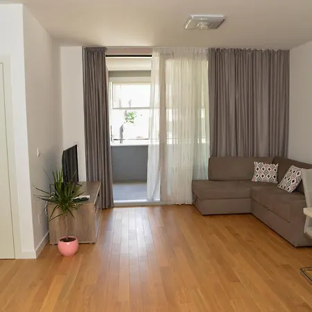 M&t With Garage,near The Old Town *