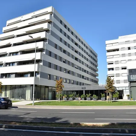 M&t With Garage,near The Old Town