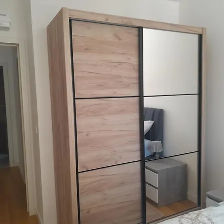 M&t With Garage,near The Old Town Apartman *