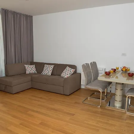 M&t With Garage,near The Old Town 자다르