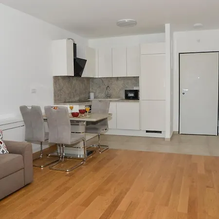 Daire M&t With Garage,near The Old Town Zadar