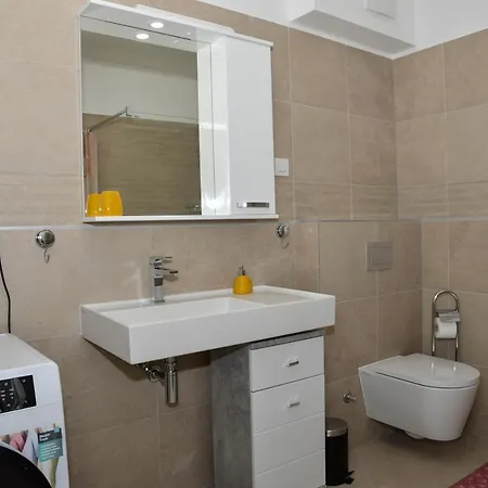 M&t With Garage,near The Old Town *