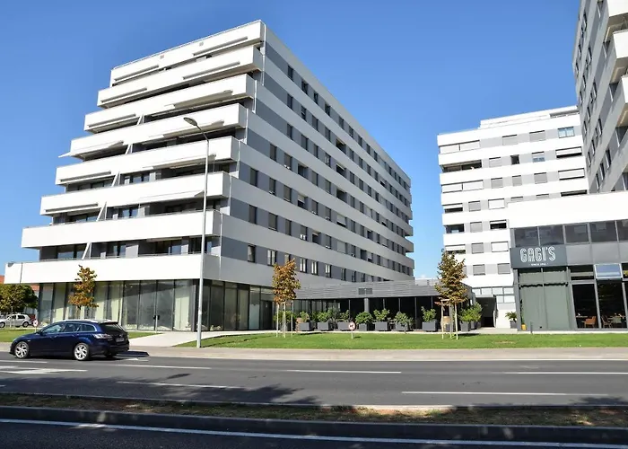 M&t With Garage,near The Old Town