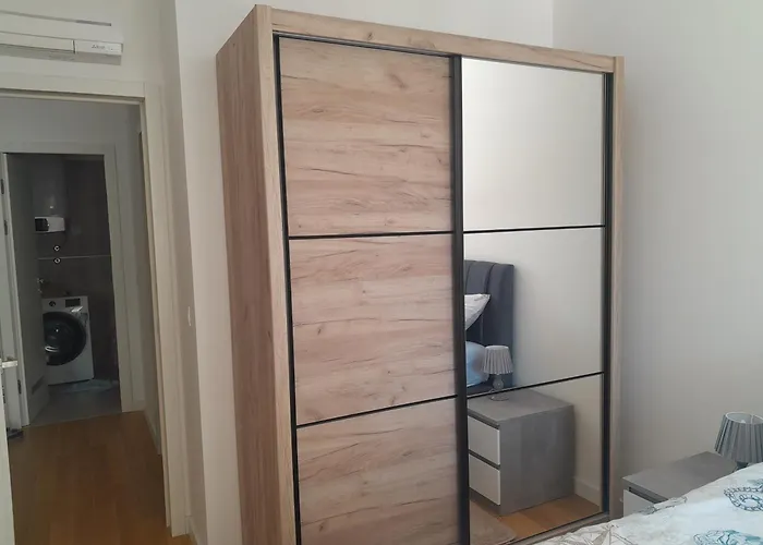 M&t With Garage,near The Old Town Apartamento *